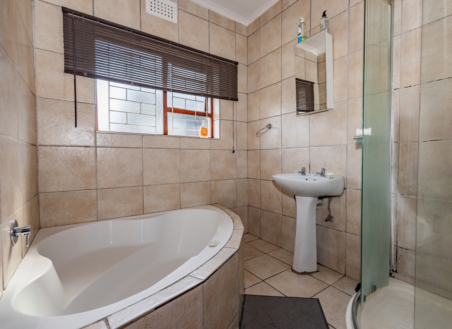 4 Bedroom Property for Sale in Fairfield Estate Western Cape